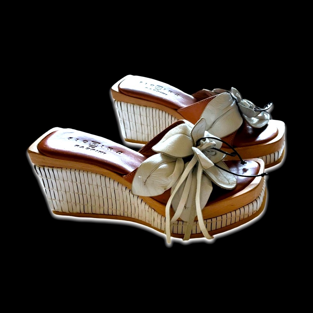 Italian Vintage Fiorina By Carlos Falchi Leather Flower Apliqué Platform Sandal - Picture 6 of 9